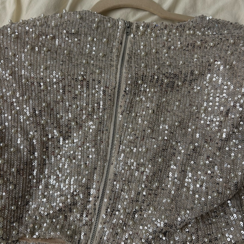 MARBLE Silver Sequin Long Sleeve Crop Top - Picture 7 of 7
